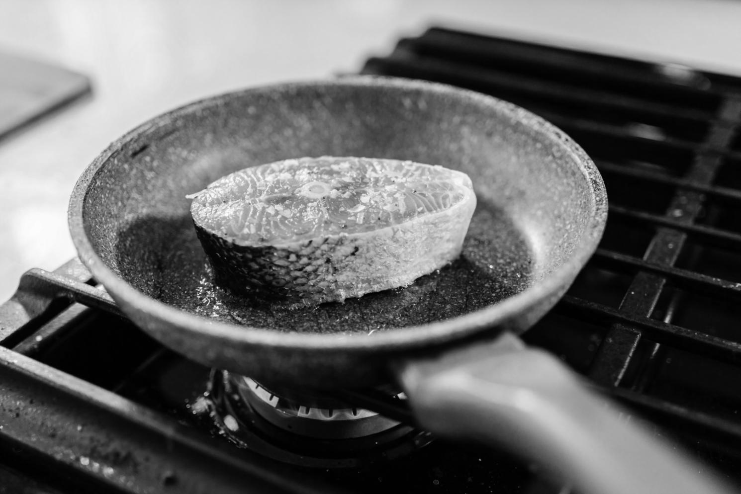 Live demonstration of plating techniques with colorful ingredients arranged on various dishes